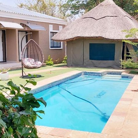 Looks Cottages Self Catering Apartments Kasane Exterior foto