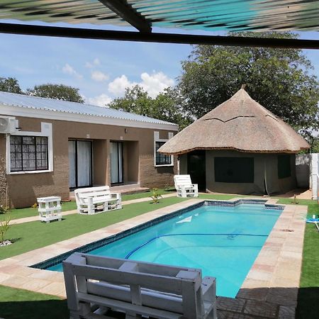 Looks Cottages Self Catering Apartments Kasane Exterior foto