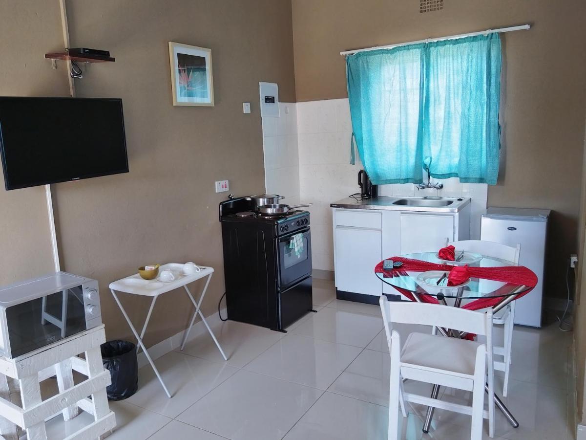 Looks Cottages Self Catering Apartments Kasane Exterior foto
