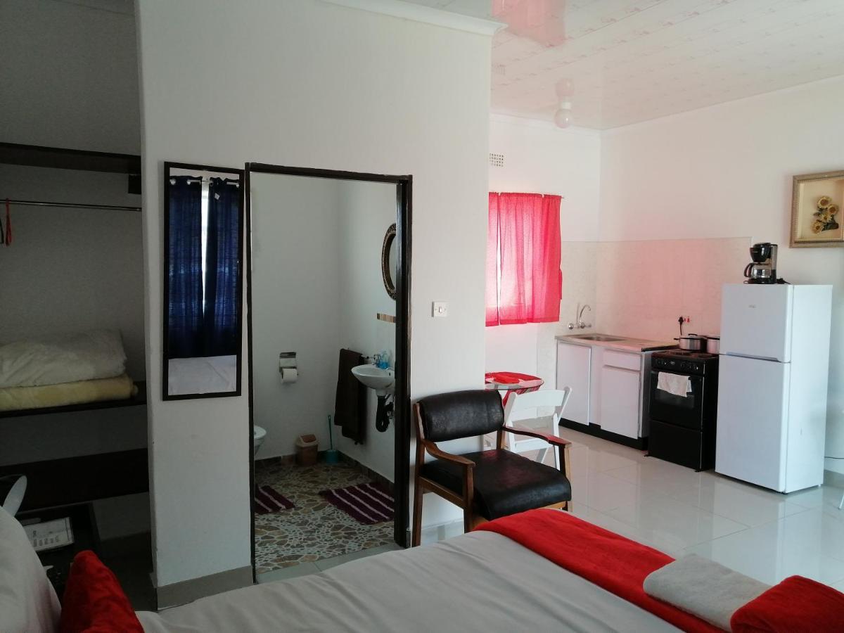 Looks Cottages Self Catering Apartments Kasane Exterior foto