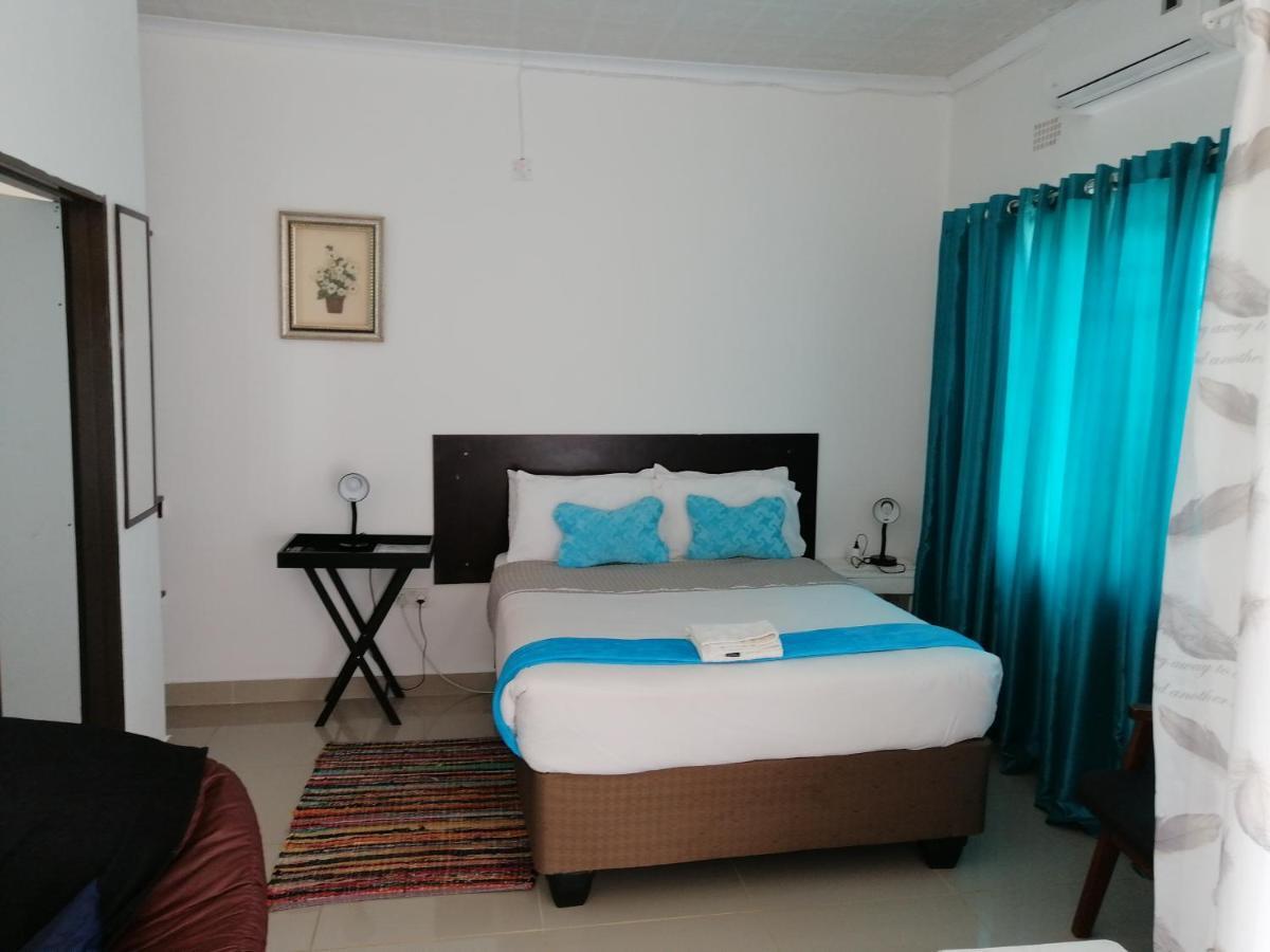 Looks Cottages Self Catering Apartments Kasane Exterior foto
