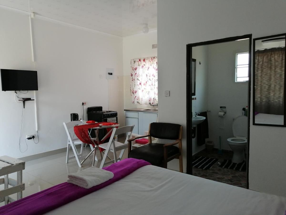 Looks Cottages Self Catering Apartments Kasane Exterior foto