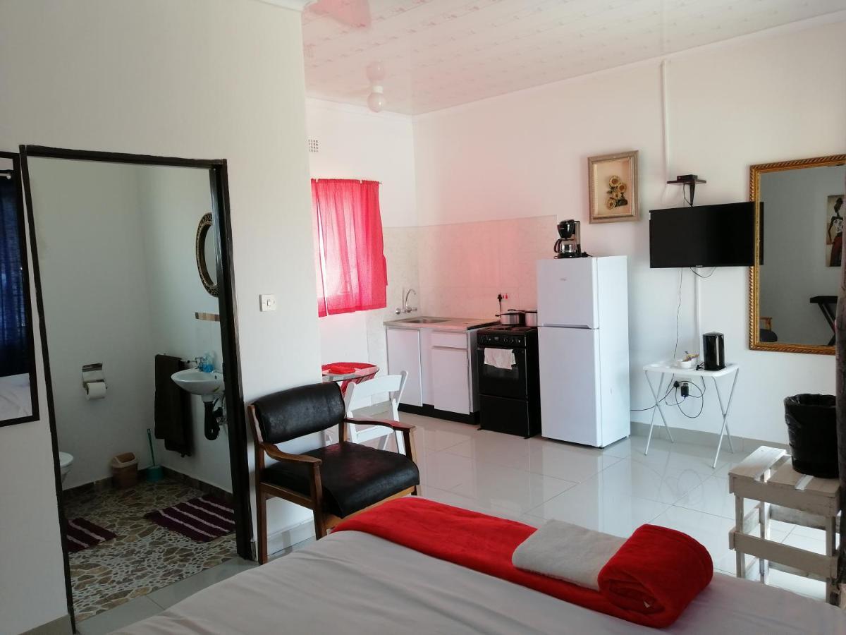 Looks Cottages Self Catering Apartments Kasane Exterior foto