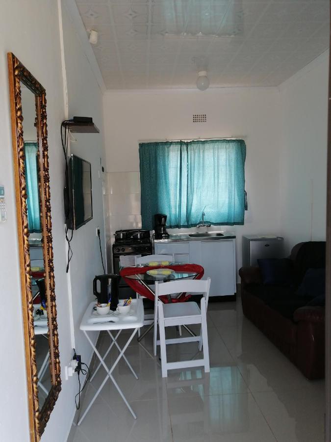 Looks Cottages Self Catering Apartments Kasane Exterior foto
