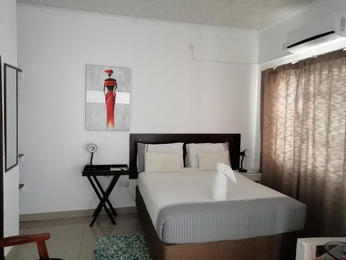 Looks Cottages Self Catering Apartments Kasane Exterior foto