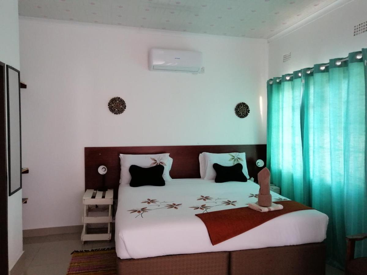 Looks Cottages Self Catering Apartments Kasane Exterior foto