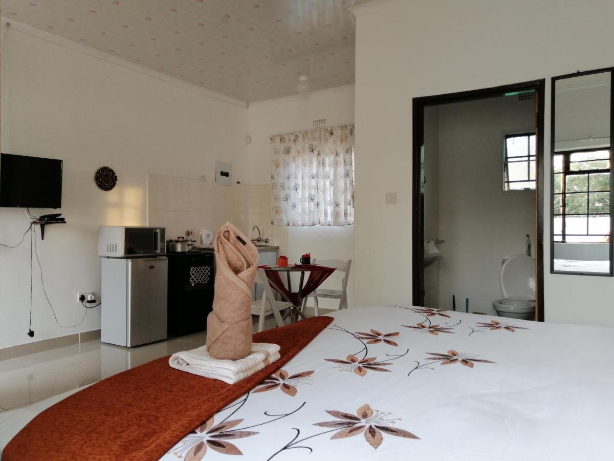 Looks Cottages Self Catering Apartments Kasane Exterior foto