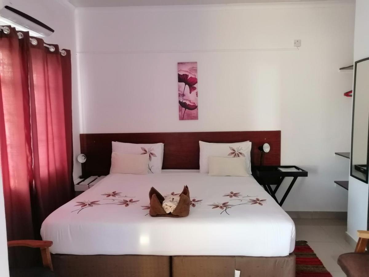 Looks Cottages Self Catering Apartments Kasane Exterior foto
